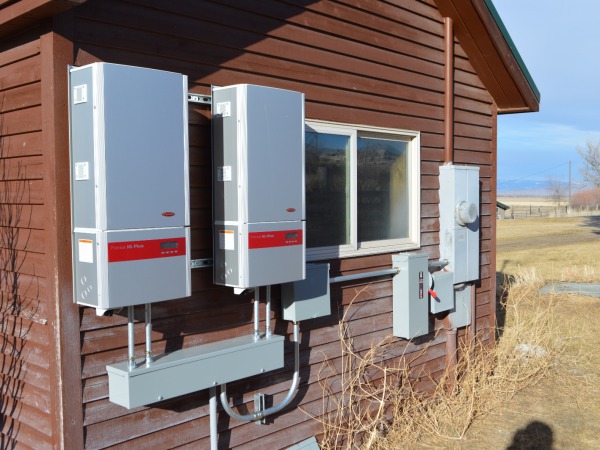 Fronius IG Plus inverters and electrical distribution and interconnection